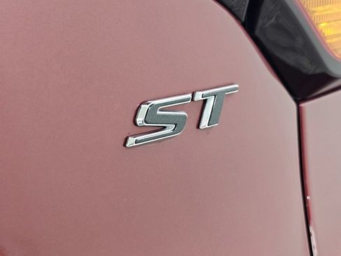 Used 2023 Buick Encore GX Essence w/ Sport Touring Package FWD image 28