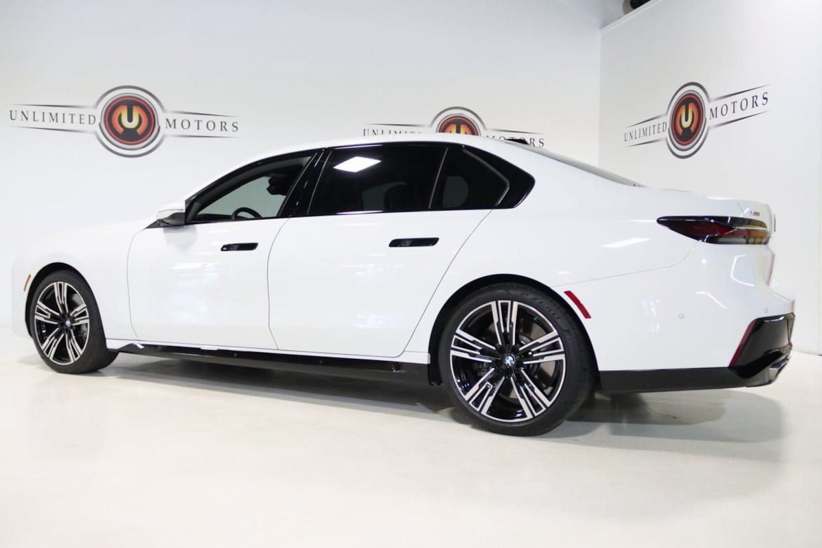 Used 2023 BMW 760i xDrive AWD/4WD image 35
