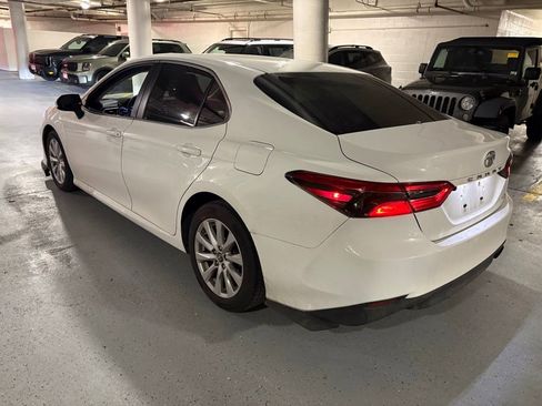Used 2018 Toyota Camry LE image 5