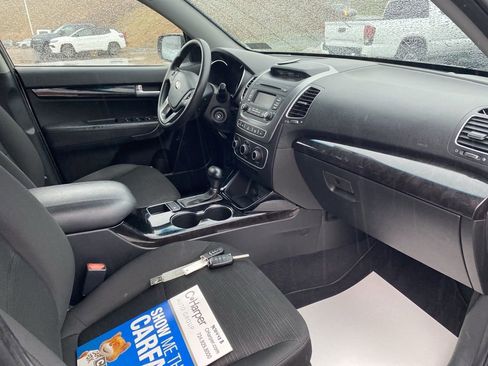 Used 2015 Kia Sorento LX image 10