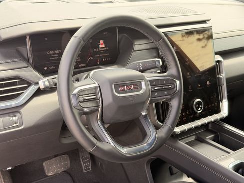 Used 2025 GMC Acadia Elevation FWD image 17