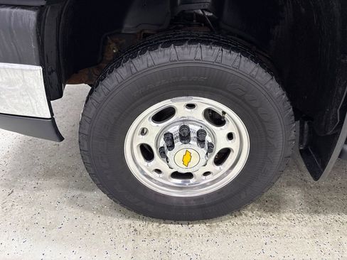 Used 2004 Chevrolet Silverado 2500 LS w/ Heavy-Duty Power Package AWD/4WD image 12