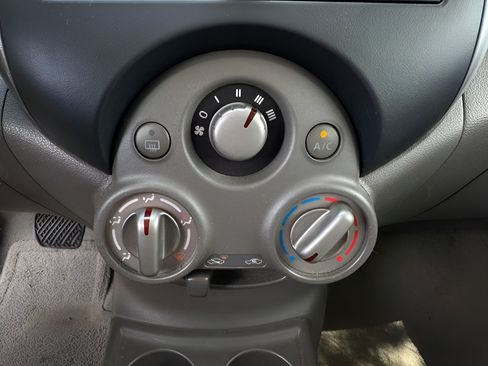 Used 2012 Nissan Versa SV FWD image 20