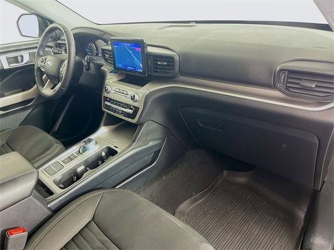Used 2021 Ford Explorer XLT image 32
