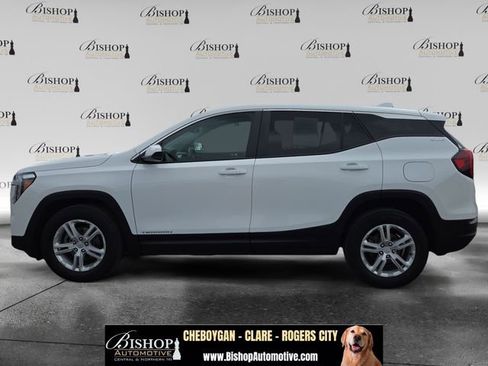 Used 2024 GMC Terrain SLE w/ LPO, Floor Liner Package FWD image 18