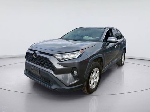 Used 2021 Toyota RAV4 XLE FWD image 5