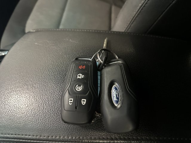 Used 2017 Ford Explorer XLT w/ Equipment Group 201A FWD image 28