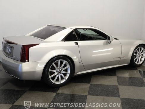 Used 2006 Cadillac XLR V image 11