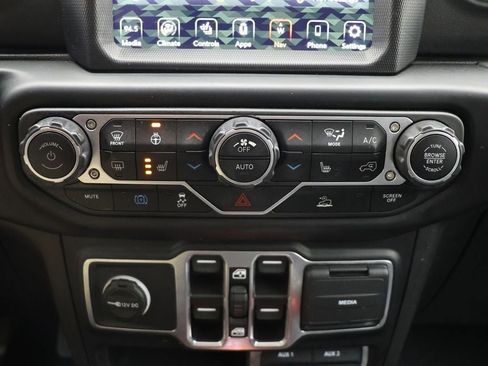 Used 2023 Jeep Wrangler Unlimited Sahara w/ Cold Weather Group AWD/4WD image 22