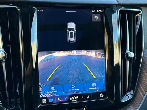 Certified 2022 Volvo XC60 B5 Momentum image 24