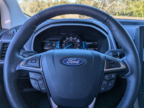 Used 2021 Ford Edge SEL w/ Convenience Package image 29