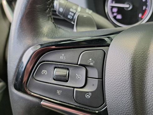 Used 2023 Buick Enclave Essence image 12