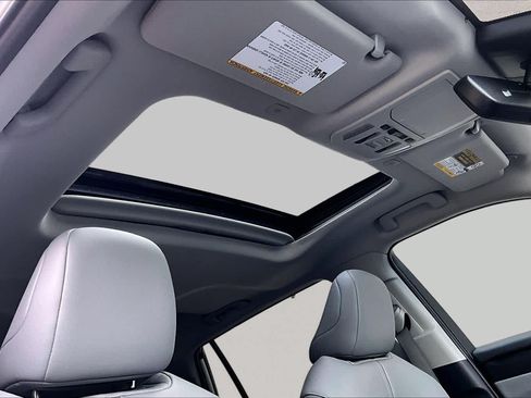 Used 2023 Toyota Highlander XLE FWD image 14