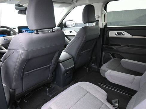 New 2025 Ford Explorer Active image 2