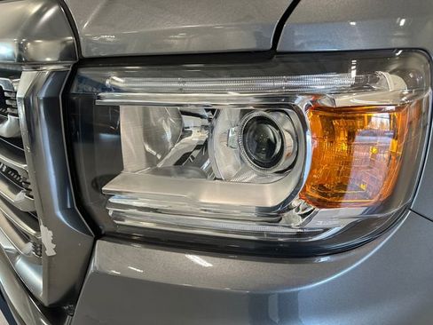 Used 2022 GMC Canyon AT4 image 13