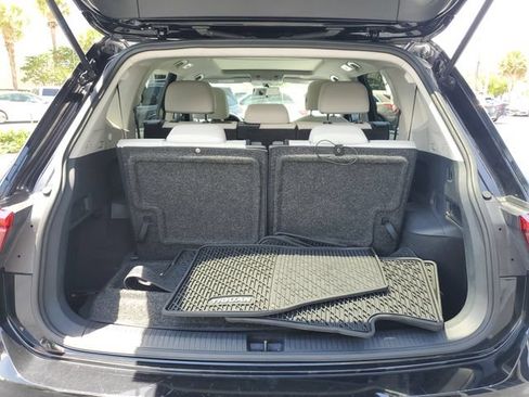 Used 2020 Volkswagen Tiguan SE w/ Panoramic Sunroof Package FWD image 31