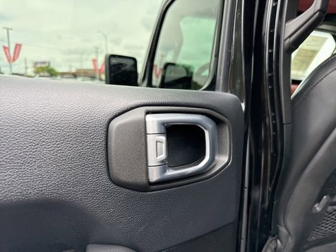 Used 2019 Jeep Wrangler Unlimited Rubicon AWD/4WD image 38