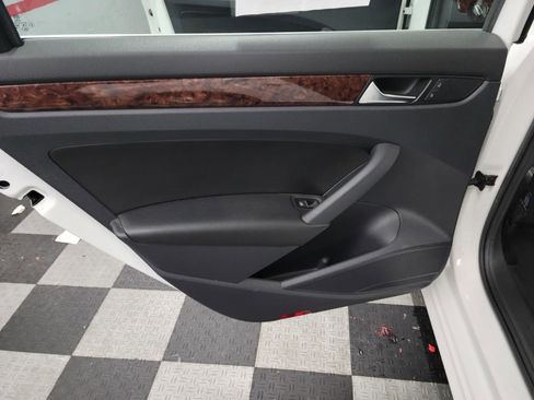 Used 2013 Volkswagen Passat 2.5 SEL Premium image 27