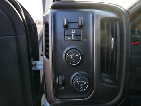 Used 2018 GMC Sierra 1500 SLT image 16
