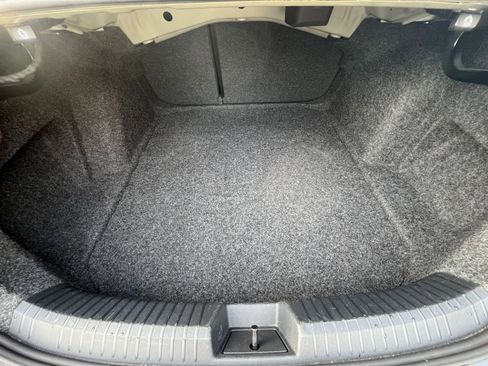 Used 2025 Volkswagen Jetta SE image 31