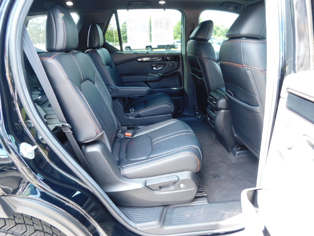 Used 2025 Honda Pilot TrailSport image 22