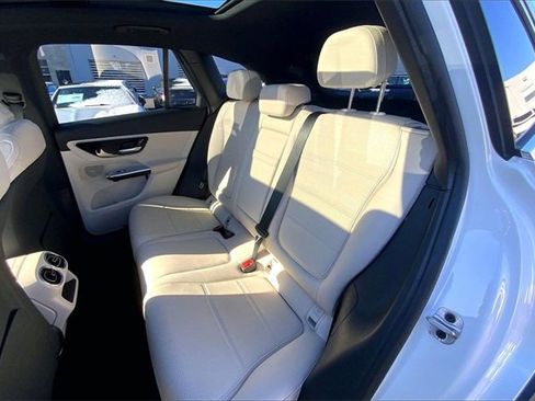 Used 2025 Mercedes-Benz GLC 350e 4MATIC image 17