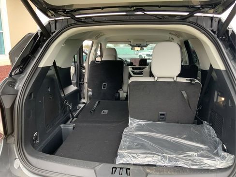 Used 2025 Ford Explorer Active w/ Active Comfort Package image 27