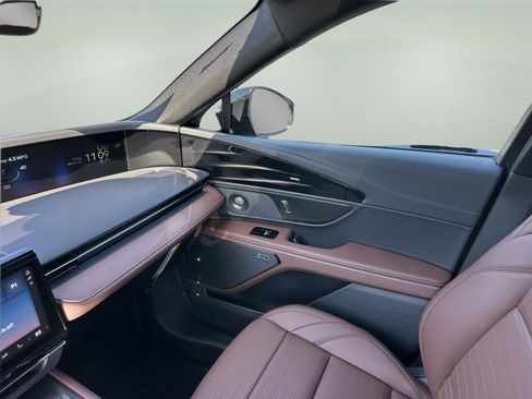 New 2026 Lincoln Nautilus Reserve image 17