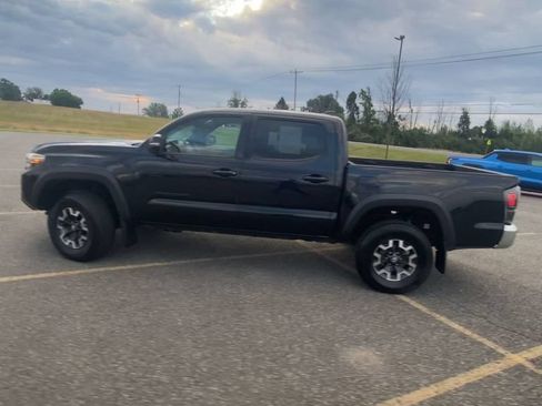 Used 2020 Toyota Tacoma TRD Off-Road w/ Blackout Package AWD/4WD image 6