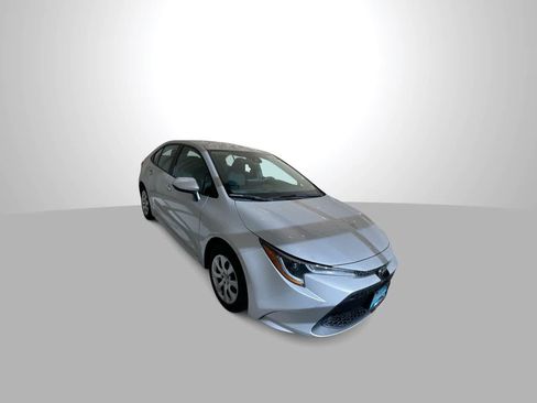 Used 2020 Toyota Corolla LE FWD image 2