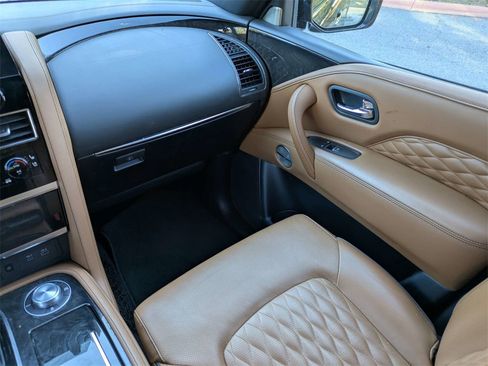 Used 2024 INFINITI QX80 Sensory image 17
