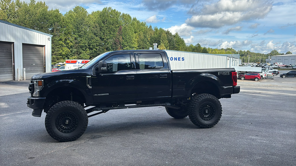 Used 2022 Ford F250 XLT w/ Black Appearance Package AWD/4WD image 8