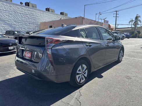 Used 2017 Toyota Prius Two image 6