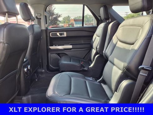 Used 2022 Ford Explorer XLT w/ Equipment Group 202A image 8