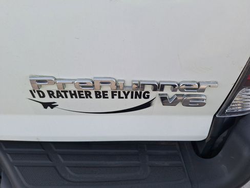 Used 2014 Toyota Tacoma PreRunner image 12