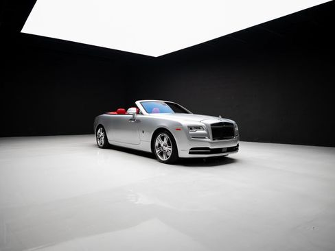 Used 2017 Rolls-Royce Dawn RWD image 92