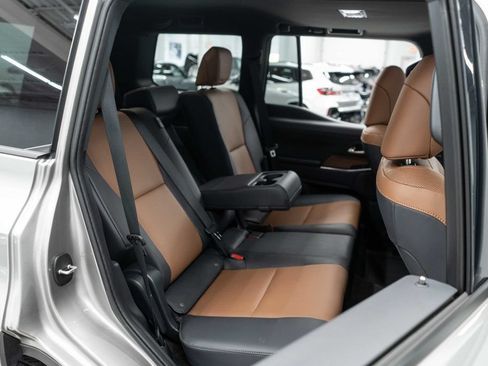 Used 2025 Lexus GX 550 w/ Cold Area Package AWD/4WD image 10