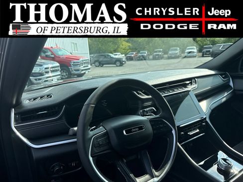 Used 2025 Jeep Grand Cherokee L Altitude AWD/4WD image 11