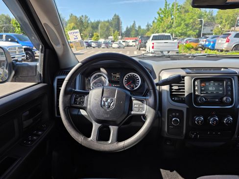 Used 2015 RAM 2500 Tradesman w/ Chrome Appearance Group AWD/4WD image 11
