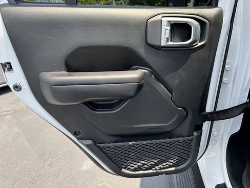 Used 2020 Jeep Gladiator Rubicon w/ Trailer Tow Package image 27