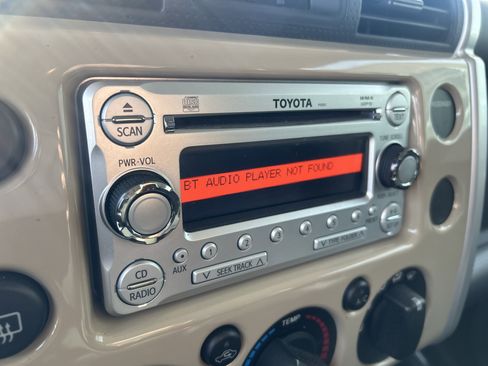 Used 2012 Toyota FJ Cruiser 4WD w/ Convenience Pkg image 18