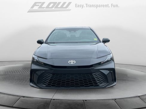 Used 2026 Toyota Camry SE FWD image 3