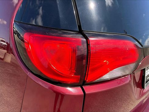 Used 2018 Chrysler Pacifica Touring-L FWD image 27