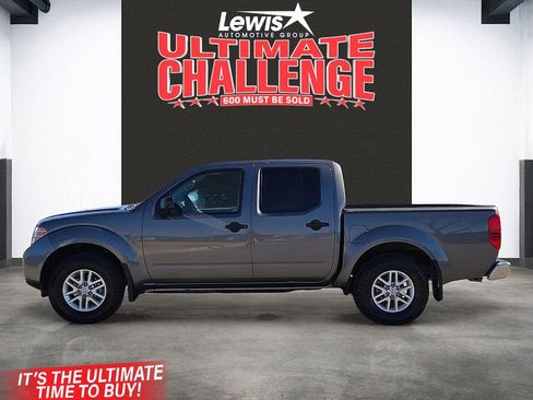 Used 2021 Nissan Frontier SV image 2