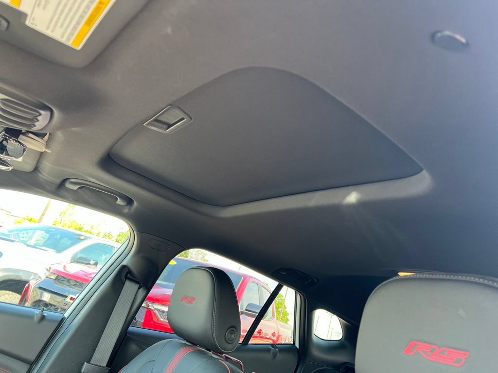 Used 2024 Chevrolet Trax RS w/ Sunroof Package FWD image 8