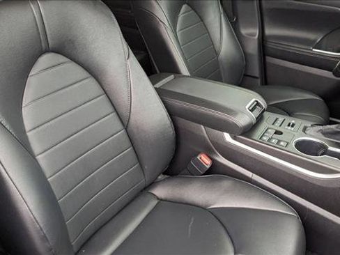 Used 2024 Toyota Highlander XLE AWD/4WD image 27