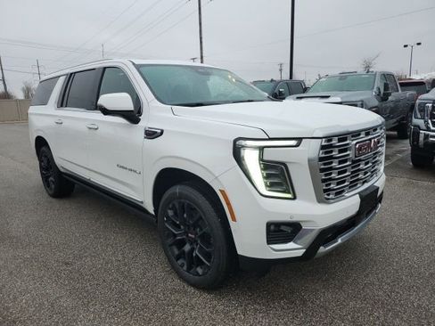 New 2026 GMC Yukon XL Denali w/ Sun & Power Step Package AWD/4WD image 3