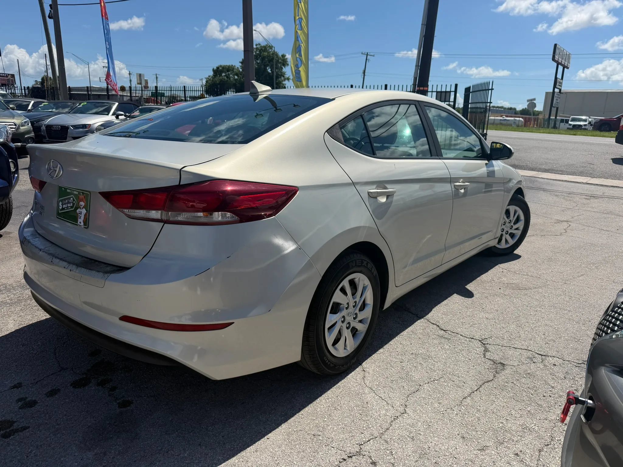 Used 2017 Hyundai Elantra SE FWD image 4
