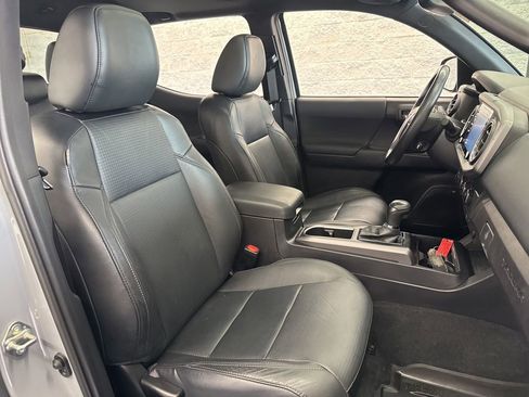 Used 2021 Toyota Tacoma TRD Sport w/ TRD Premium Sport Package AWD/4WD image 53