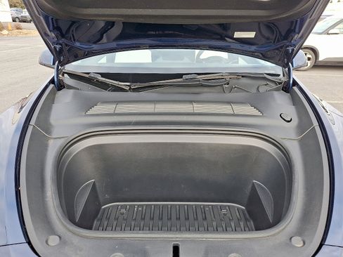 Used 2022 Tesla Model Y Long Range image 27